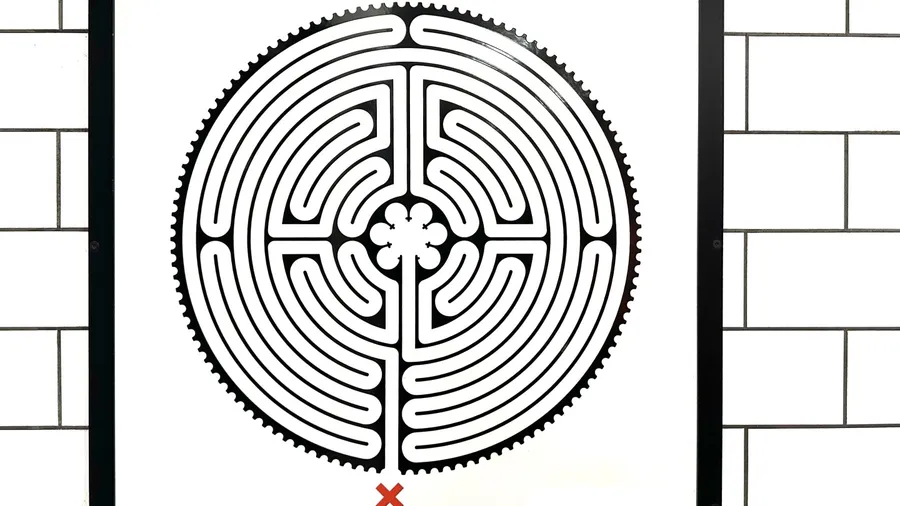 Labyrinth, maze & mirror